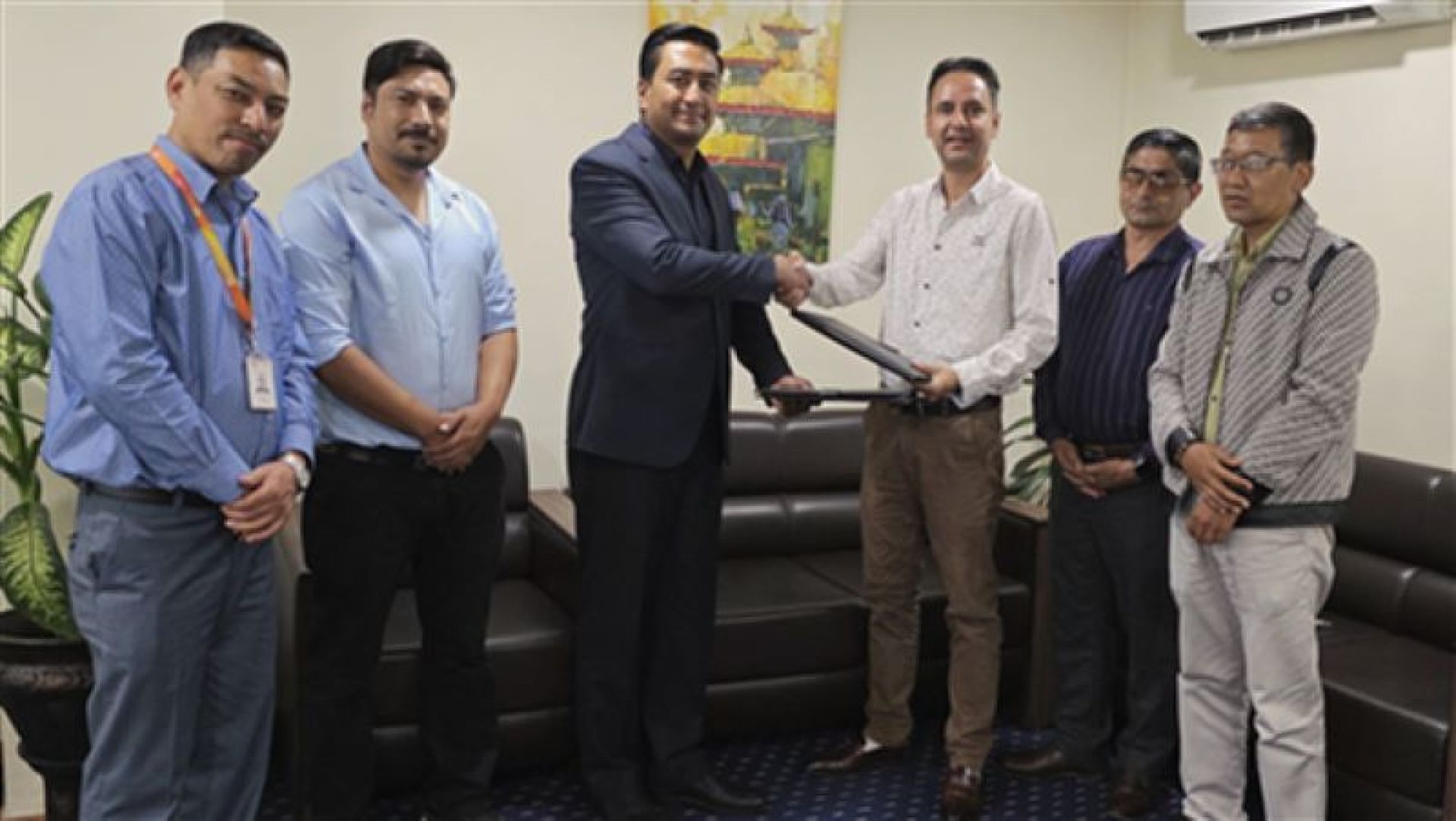 आइपीओ जारी गर्दै एभरेष्ट कलर, लक्ष्मी सनराइज क्यापिटलसँग प्रत्याभूति सम्झौता